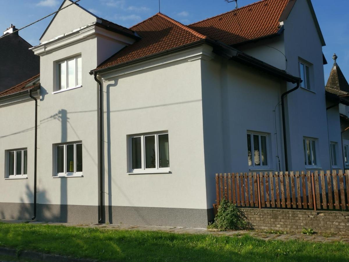 Apartmany Za Sakurou Годонин Экстерьер фото
